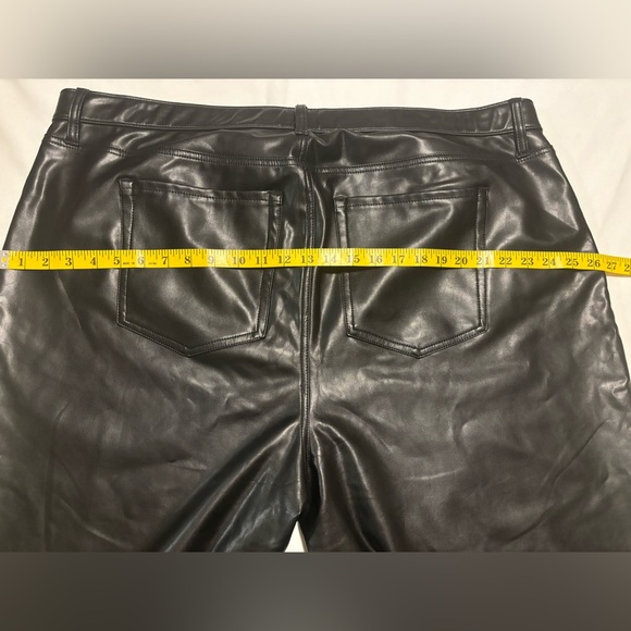 Abercrombie & Fitch black ultra high rise, curve, vegan leather pants, 37 - Picture 5 of 8